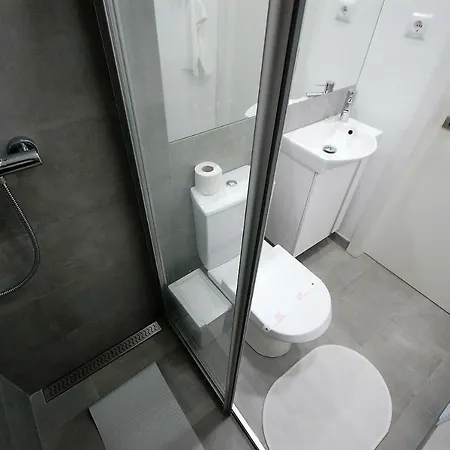 - Mar - Private Outdoor Jacuzzi - Wifi & Airco - By Bedzy